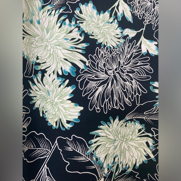 Y2K BCBG Paris Floral Skirt - Picture 4 of 4